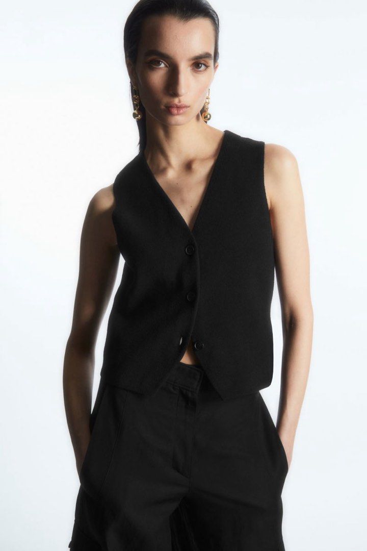 COS black vest (Category: Sleeveless) located in Rizal. Submitted by jn_mdl (Listing ID 1461231411, Image 2). Description: .
