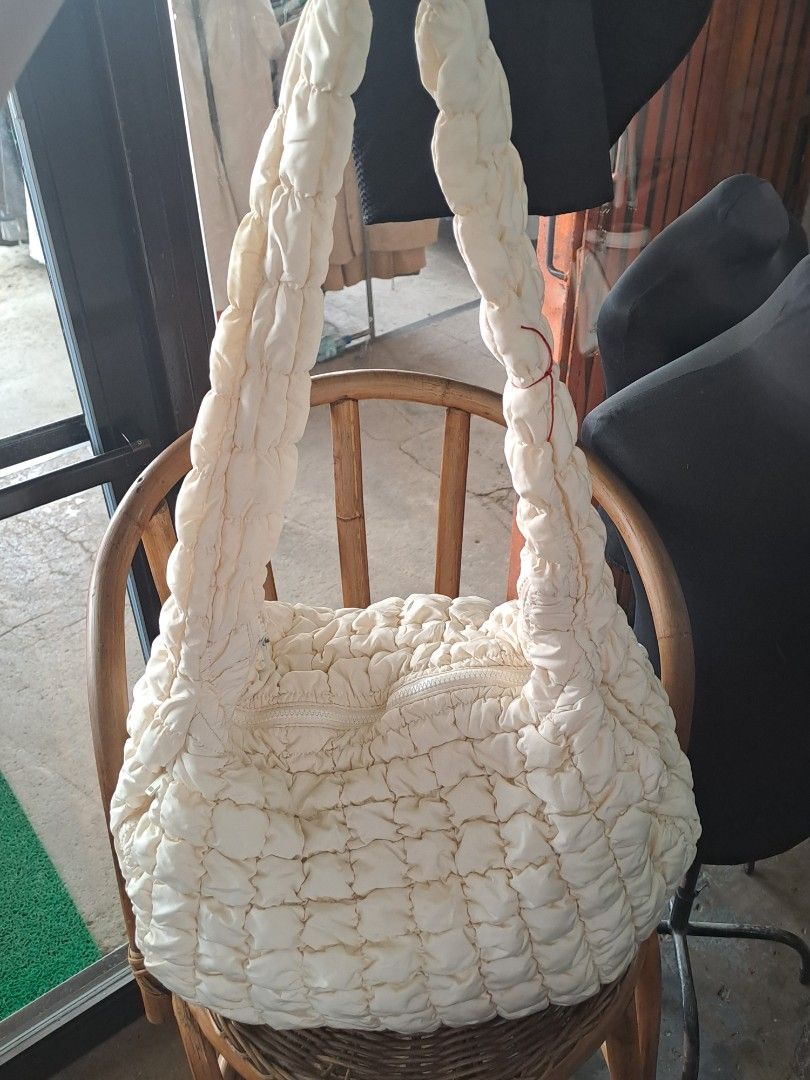 COS QUILTED Bag (Category: Shoulder Bags) located in Puerto Princesa. Submitted by jercksthriftph (Listing ID 1462892537, Image 2). Description: COS quilyed bag excellent condition need cleaning item is thrifted/ukay.