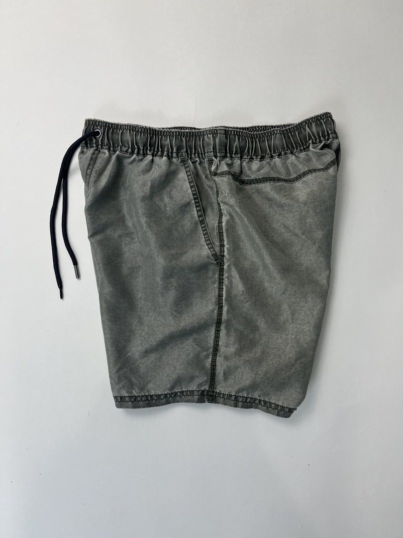 Cotton On Shorts (Category: Shorts) located in Makati City. Submitted by ufcknwthbst (Listing ID 1463014862, Image 3). Description: 17 inch length 9.5/10 condition No issue.