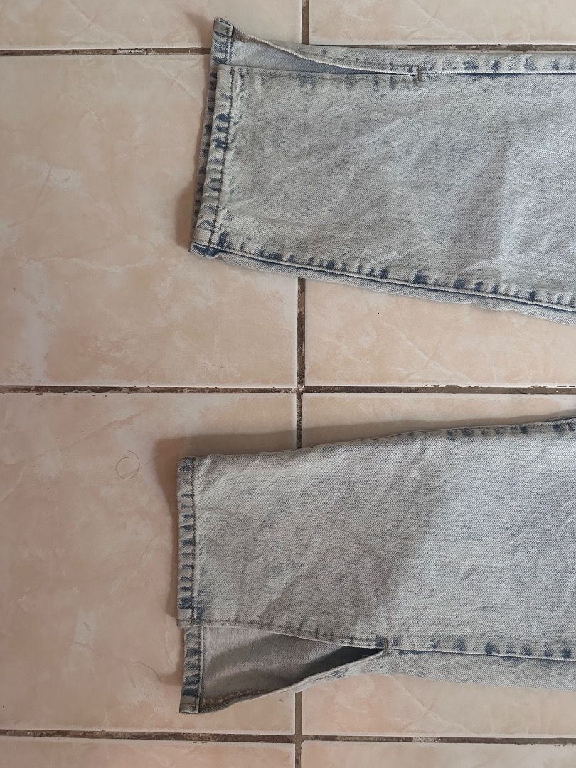 Cotton On Split Hem Jeans - Light Wash (Category: Jeans) located in Caloocan City. Submitted by p4rtynxtd69 (Listing ID 1462925131, Image 3). Description: Cotton On Lightwash denim Split Hem Size is in the photo already kindly but for reference im a 34-36 mens, this fits me well ₽450 DLSU MANILA LOC - Brand: Cotton On - Style: Light wash denim jeans - Design: Split hem - Size: 14 AU / 10 US .