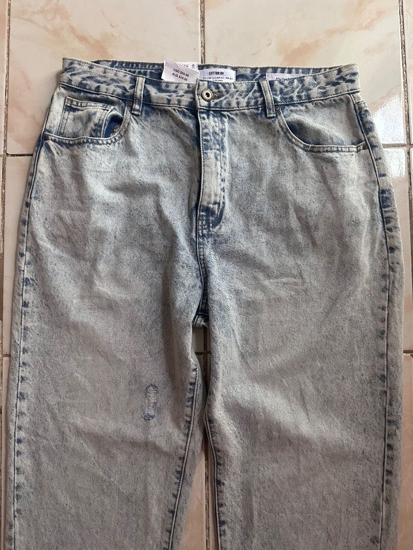 Cotton On Split Hem Jeans - Light Wash (Category: Jeans) located in Caloocan City. Submitted by p4rtynxtd69 (Listing ID 1462925131, Image 2). Description: Cotton On Lightwash denim Split Hem Size is in the photo already kindly but for reference im a 34-36 mens, this fits me well ₽450 DLSU MANILA LOC - Brand: Cotton On - Style: Light wash denim jeans - Design: Split hem - Size: 14 AU / 10 US .