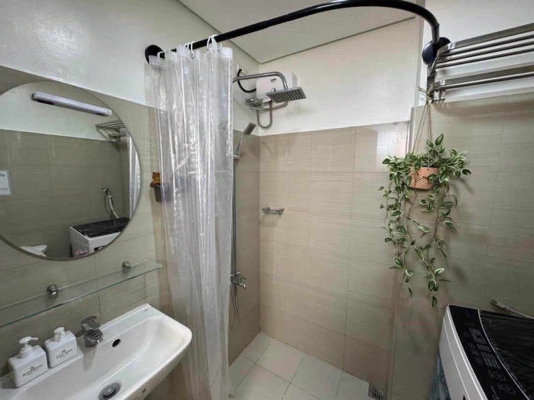Cozy Interior Shore 2 Residences 1BR with balcony (Category: Apartments & Condos) located in Manila. Submitted by philhouseslistings (Listing ID 1462980925, Image 3). Description: SHORE 2 RESIDENCES FOR RENT 📍 Pasay City – walking distance to SM Mall of Asia near Naia Airport Ready to Move in • Tower 1 16th Floor • 1 Bedroom with Balcony • 1 Queen size bed • City View 💰 Lease Price: 1pax 20,000 inc of dues 2pax 22,000 inc of dues Terms: 2 month