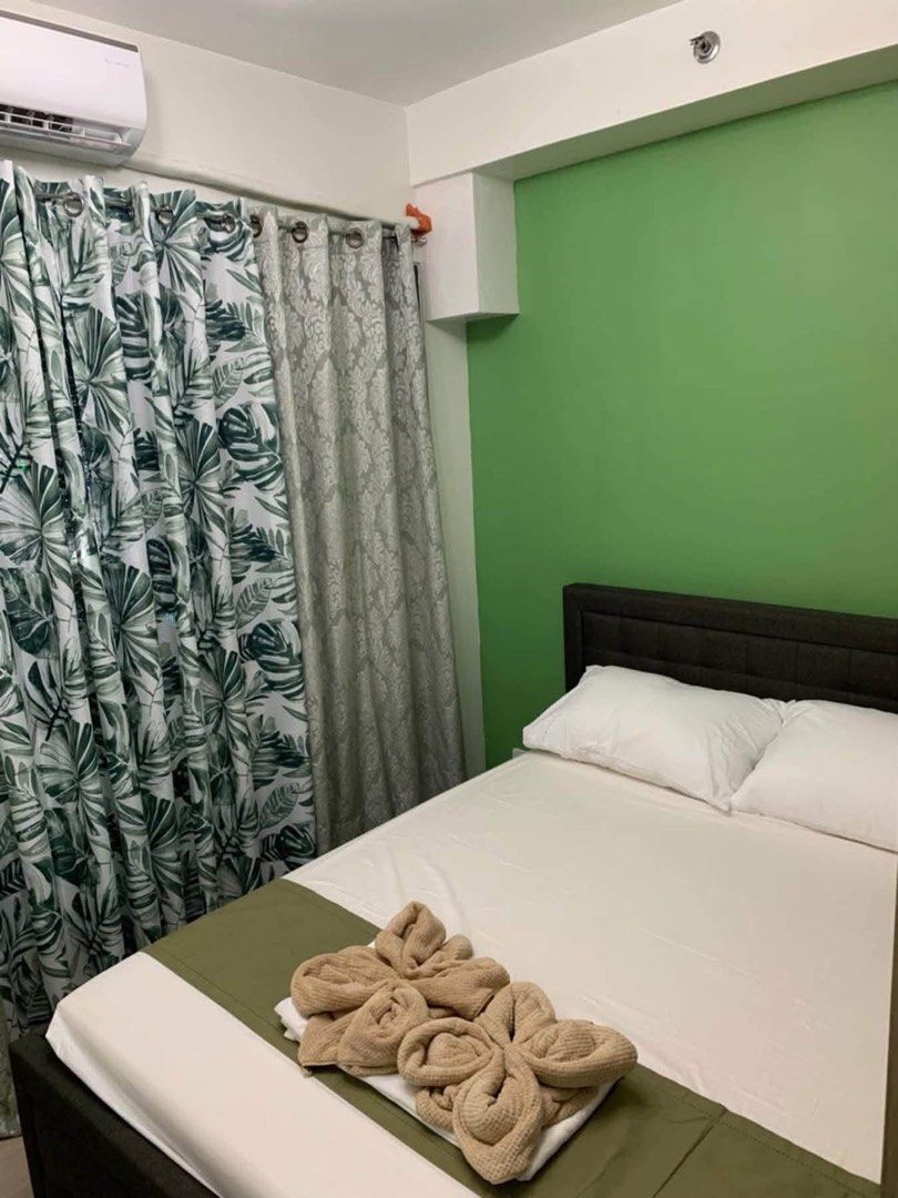 Cozy Interior Shore 2 Residences 1BR with balcony (Category: Apartments & Condos) located in Manila. Submitted by philhouseslistings (Listing ID 1462980925, Image 1). Description: SHORE 2 RESIDENCES FOR RENT 📍 Pasay City – walking distance to SM Mall of Asia near Naia Airport Ready to Move in • Tower 1 16th Floor • 1 Bedroom with Balcony • 1 Queen size bed • City View 💰 Lease Price: 1pax 20,000 inc of dues 2pax 22,000 inc of dues Terms: 2 month