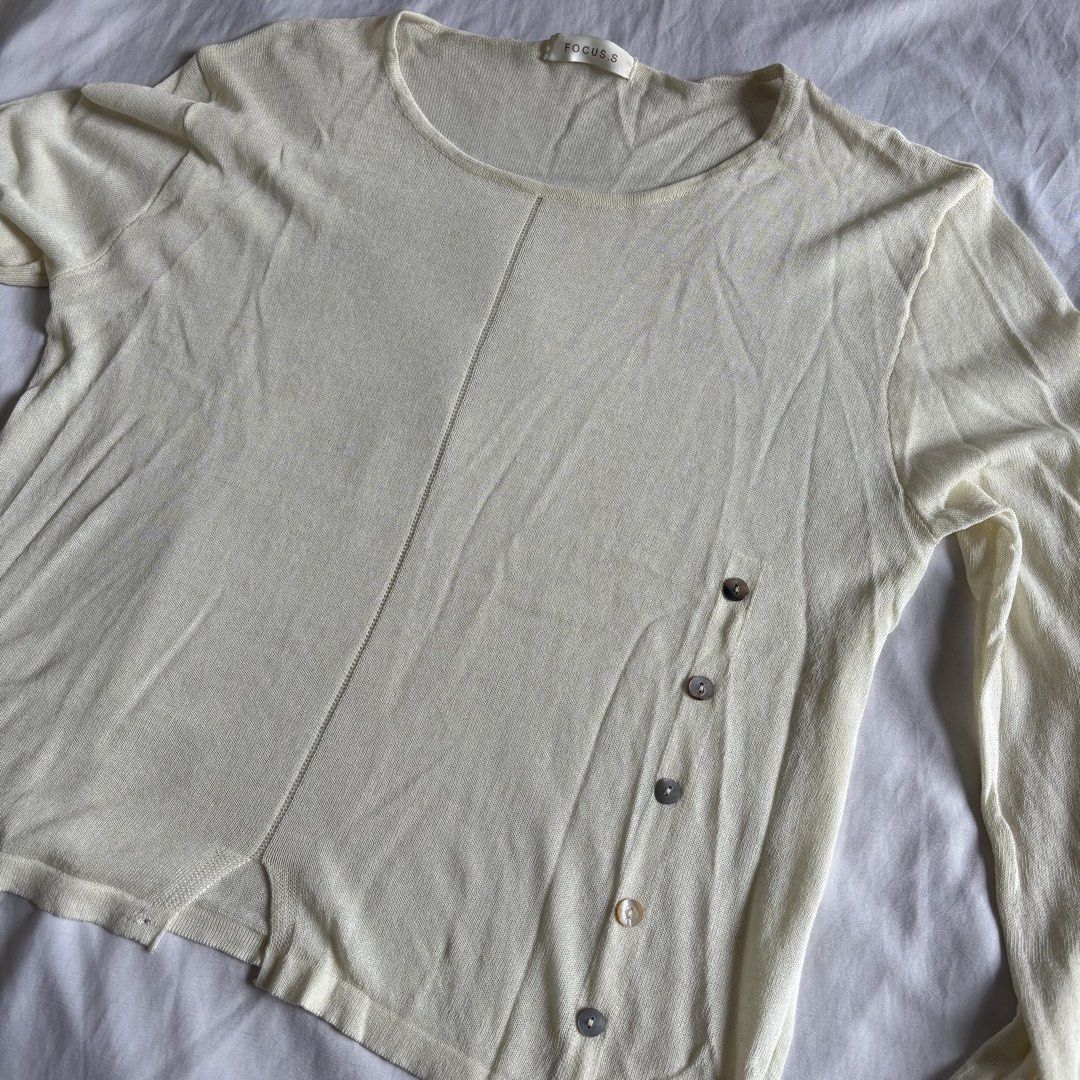 Cream Knit Long Sleeve Top with Shell Buttons (Category: Longsleeves) located in Quezon City. Submitted by yamakento (Listing ID 1462944105, Image 1). Description: fits s-m, loose silhouette.