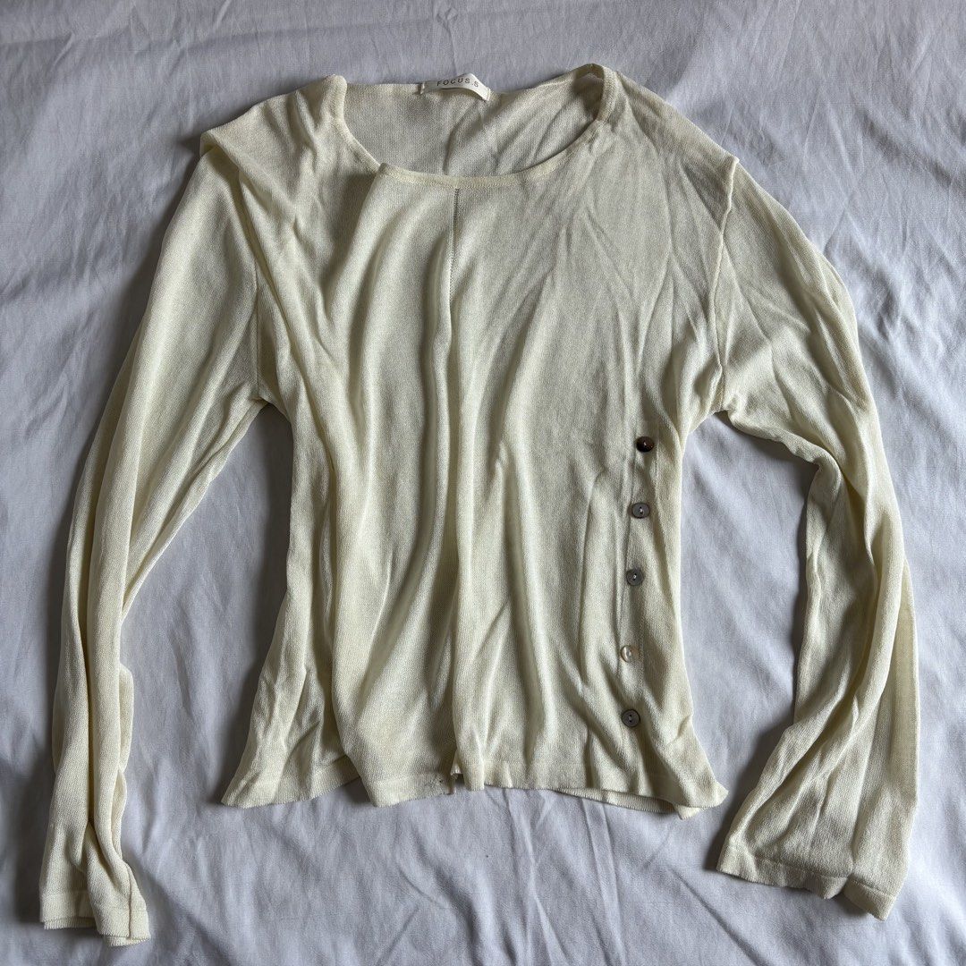 Cream Knit Long Sleeve Top with Shell Buttons (Category: Longsleeves) located in Quezon City. Submitted by yamakento (Listing ID 1462944105, Image 2). Description: fits s-m, loose silhouette.