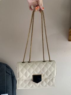 (Category: ) located in . Submitted by irdinzthrifting (Listing ID 1462921038, Image 1). Description: .