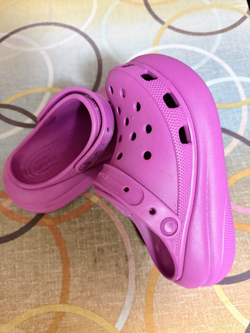 Crocs Clogs (Category: Slippers and slides) located in Muntinlupa City. Submitted by prettygotcha (Listing ID 1462908035, Image 3). Description: Original Crocs Clogs In very excellent condition US6 .