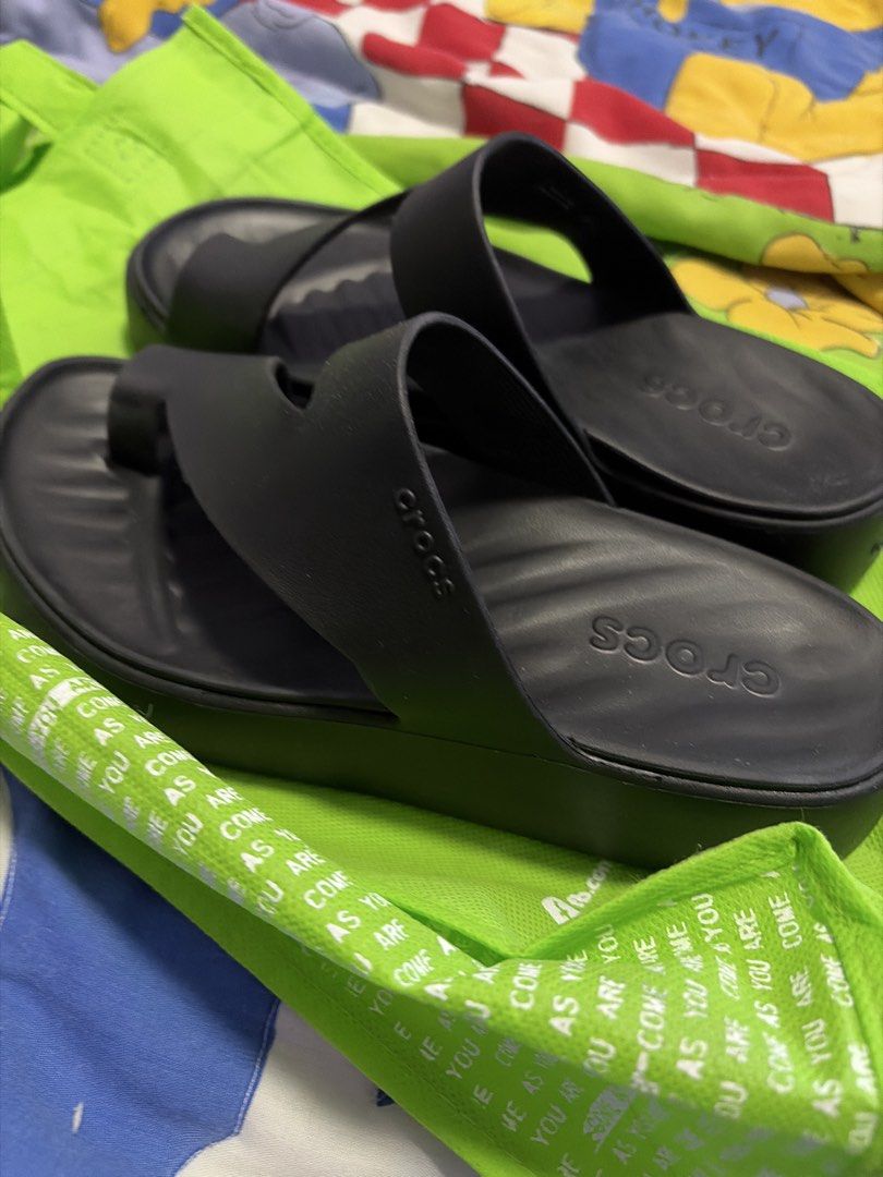 Crocs Getaway Platform Toe Loop Sandals Women's Size 6 (Category: Flats & Sandals) located in Quezon City. Submitted by rafaselle (Listing ID 1462958976, Image 3). Description: - Only used at home for less than a week - Size 6 Women’s - with Crocs eco bag Payment: GCash | Maya | Maribank | bank transfer Shipping from QC: Grab | Lalamove | Gogo Xpress.
