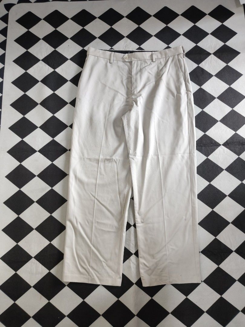 Croft & Barrow Beige Chinos 34x30 (Category: Chinos) located in Manila. Submitted by chaddiee (Listing ID 1462991979, Image 2). Description: length - 41 inch ‎leg opening - 9.5 inch ‎waist - 34-36 inch.