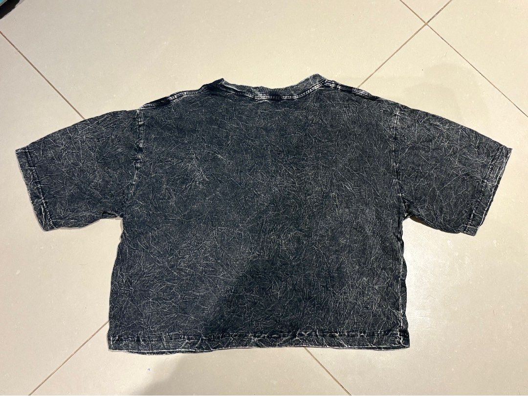 Crop top (Category: Shirts) located in Cebu City. Submitted by chocolette.wearswhat (Listing ID 1462942105, Image 3). Description: ❗️only used once.