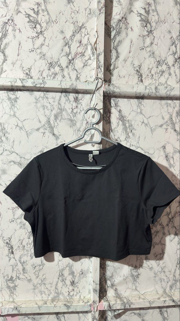 Cropped Shirt (Category: Shirts) located in Manila. Submitted by kirayychii (Listing ID 1463107023, Image 1). Description: - Velvety and can be used for gym - Best for Medium to Large body frame.