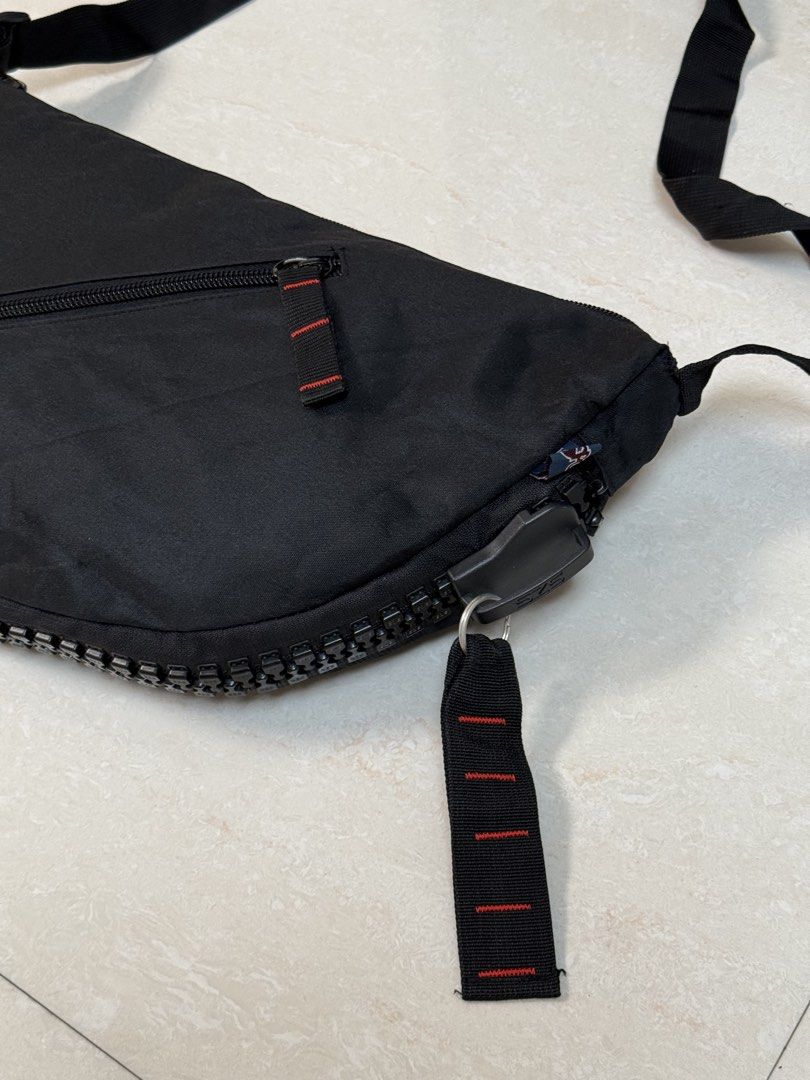 Crossbody Mega Zipper Dumpling Bag (Category: Cross-body Bags) located in Paranaque City. Submitted by thrifty_findz (Listing ID 1462968089, Image 2). Description: Upgrade your everyday carry with this stylish and practical black crescent sling bag. Featuring an ergonomic half-moon silhouette, this versatile crossbody bag comes equipped with an adjustable shoulder strap and a convenient front diagonal zip pocket. It’s lightweight, durable, and pe