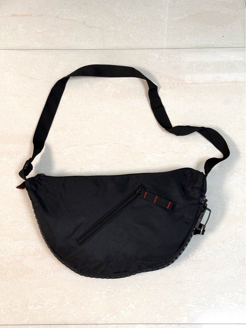Crossbody Mega Zipper Dumpling Bag (Category: Cross-body Bags) located in Paranaque City. Submitted by thrifty_findz (Listing ID 1462968089, Image 1). Description: Upgrade your everyday carry with this stylish and practical black crescent sling bag. Featuring an ergonomic half-moon silhouette, this versatile crossbody bag comes equipped with an adjustable shoulder strap and a convenient front diagonal zip pocket. It’s lightweight, durable, and pe