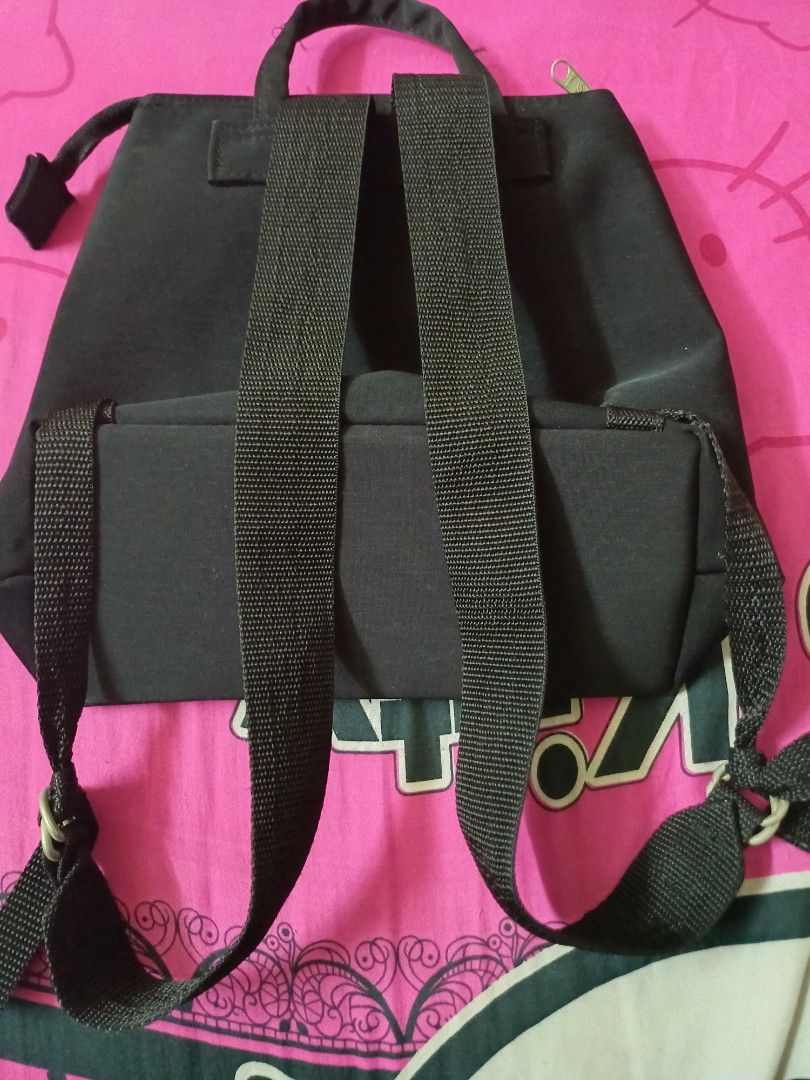 backpack (Category: Backpacks) located in Kajang. Submitted by shiraqq (Listing ID 1462949408, Image 2). Description: conditions 10/10 never wear chat me if interested.