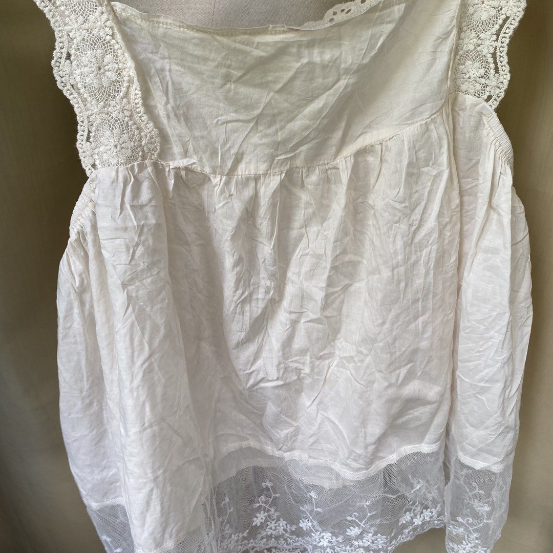 Cute cream top (Category: Others Tops) located in Malaybalay. Submitted by thriftfindsbyshei (Listing ID 1463041746, Image 2). Description: Medium.