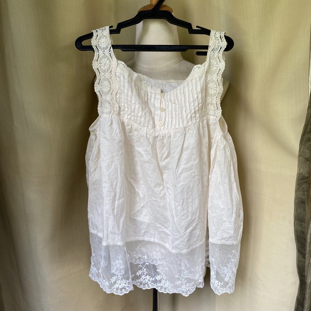 Cute cream top (Category: Others Tops) located in Malaybalay. Submitted by thriftfindsbyshei (Listing ID 1463041746, Image 1). Description: Medium.