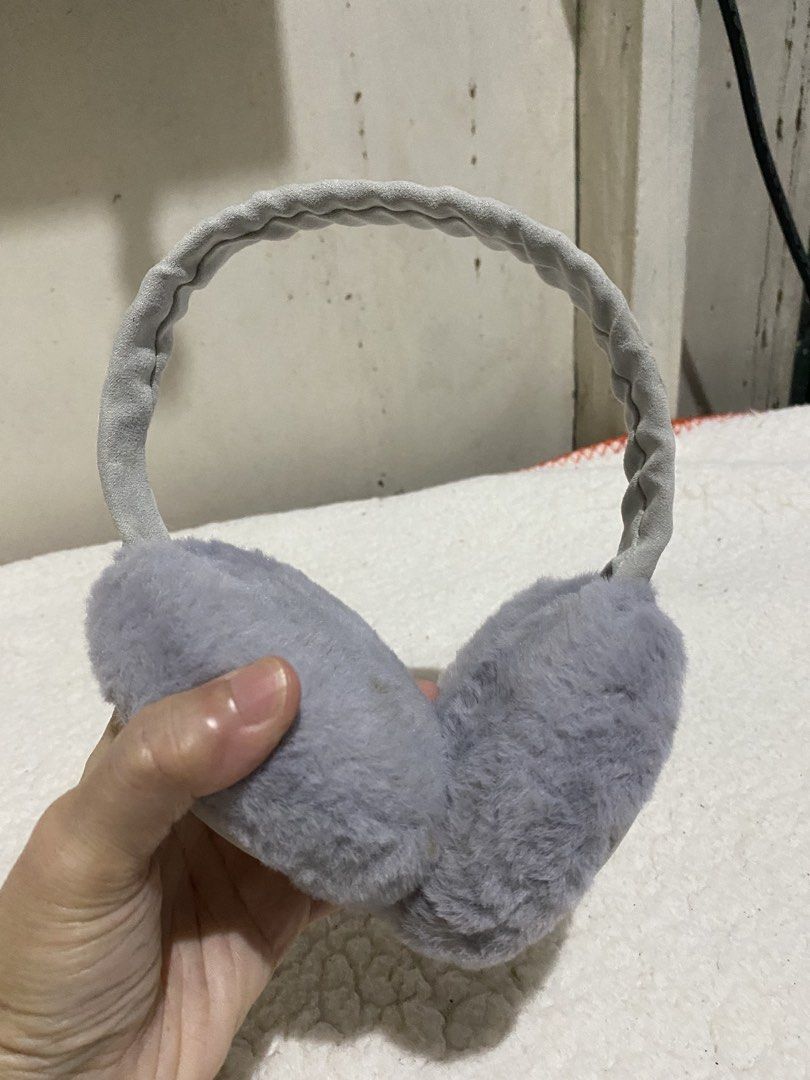 Cute Duck Earmuffs (Category: Hair Accessories) located in Manila. Submitted by resi.diaz (Listing ID 1463058344, Image 3). Description: - Grey fluffy earmuffs with a cute duck design - Features 'yes, sir!' text on the side - Super soft and warm for ultimate comfort - Adjustable headband for a perfect fit - Ideal accessory to keep ears toasty in the cold winter weather.