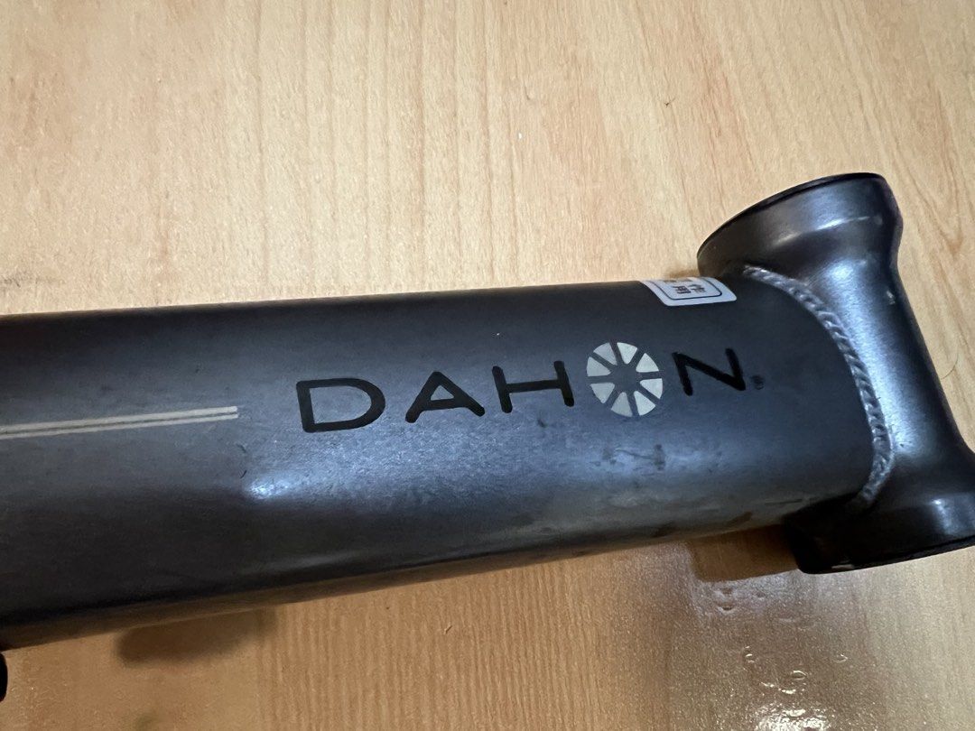 Dahon P18 車架連前叉 （分類：單車）位於 Hong Kong。 由 kelvin.852 提交（商品編號 1463013597，圖片 3）。簡介： 不連大螺絲，已基本清潔，大圍站交收。。