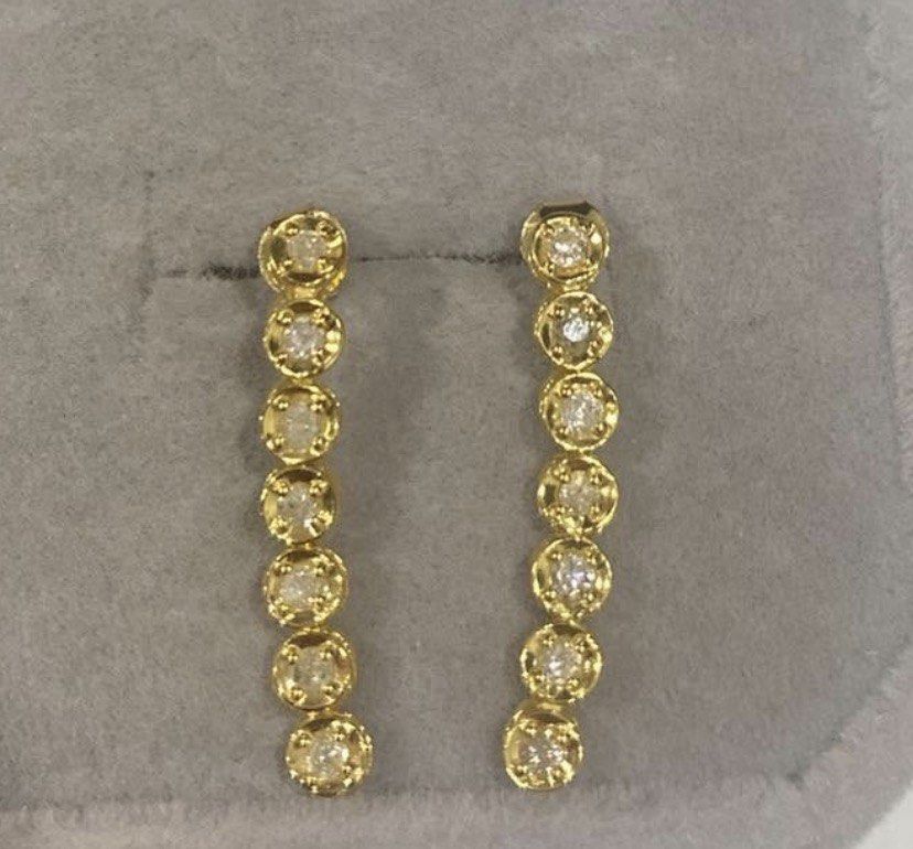 Dangling Earring w/ Diamonds Donut Design (Category: Earrings) located in Manila. Submitted by jen_abon (Listing ID 1463059263, Image 1). Description: 💎 18K 💎1.5 grams 💎Natural Diamonds .