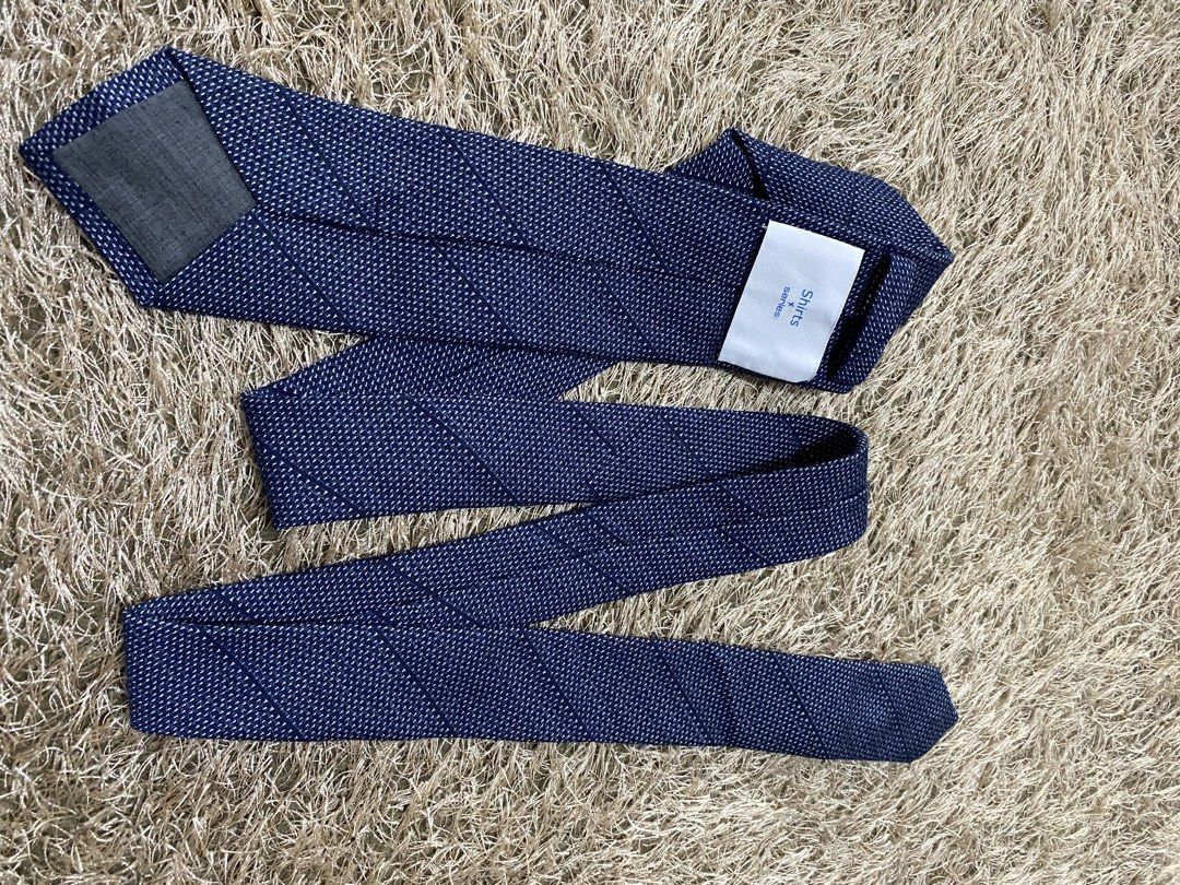Dark Blue Patterned Tie (Category: Ties) located in Bulacan. Submitted by rich2545 (Listing ID 1462902860, Image 2). Description: - Dark blue tie - Subtle white pattern - From the 'Shirts x series' collection (likely) - Suitable for formal or smart casual wear - Please check photos for complete appearance.