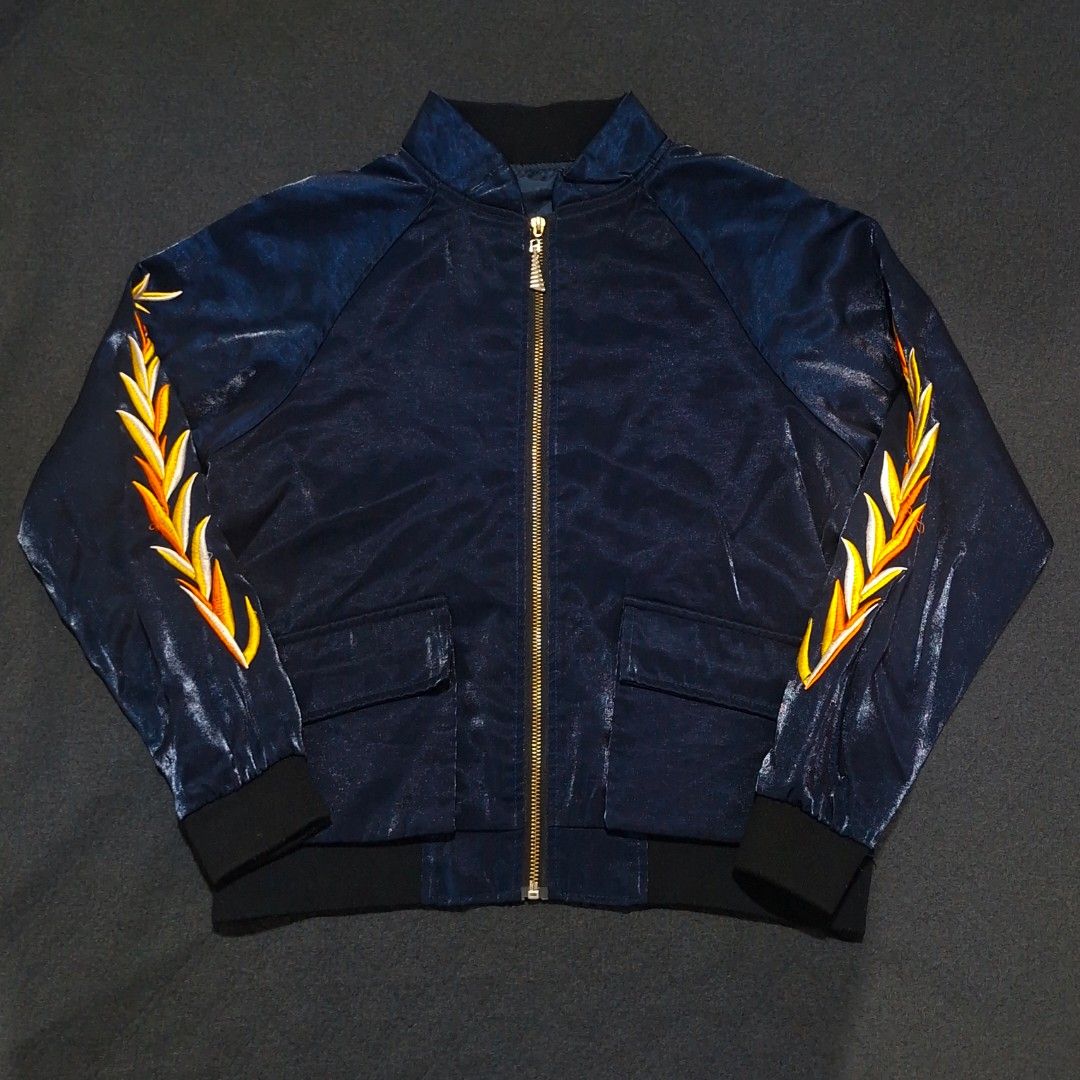 dark blue satin souvenir bomber jacket (Category: Coats, Jackets and Outerwear) located in Santa Maria. Submitted by xejdm.finds (Listing ID 1462981744, Image 1). Description: .
