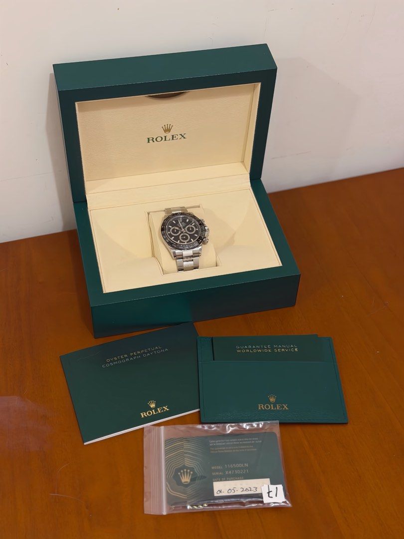 黑熊貓Daytona - 116500LN - 2023年6月購 （分類：手錶）位於 Hong Kong。 由 jasperrrlin 提交（商品編號 1463034473，圖片 3）。簡介： Selling my Rolex Daytona 116500LN. Black dial, stainless steel. Comes with original box and papers. Purchased on Jun-2023. Full set. Ready for a new owner. 想換表所以出售我的黑熊貓迪通拿116500LN。黑面盤，精鋼錶殼。附原廠錶盒與證書。購於2023年6月。全套配件齊全，2023年5月卡。誠心出售，期待新主人。。
