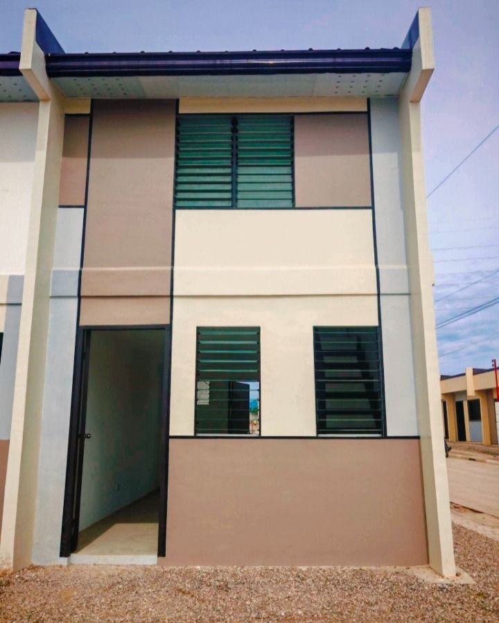 DECA HOMES GRANADA PHASE 3 (Category: House & Lot) located in Caloocan City. Submitted by michelleos (Listing ID 1462958083, Image 2). Description: First time Pag-Ibig Housing Loan Applicants Line Up for Reservation under 4PH @DECA Homes Phase 3 Granada ​Reservation Fee: ₱5,000 ​Equity: ₱5,000 ​Low Monthly Amortization: Starts at ₱5,000/month (Pag-IBIG Loan 30years) ​✅ QUALIFICATIONS: ​24 Months Pag-IBIG ₱15,000 Required Incom Income ✅REQUIREMENT