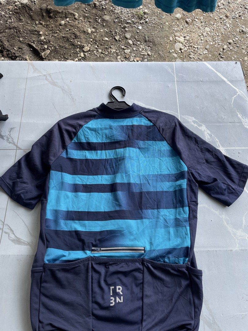 Decathlon cycling jersey (Category: Activewear) located in New Bataan. Submitted by rebisa.404 (Listing ID 1462909123, Image 3). Description: Decathlon cycling jersey S on tag Can fit to Medium 19 width 22 length Need wash No issue .