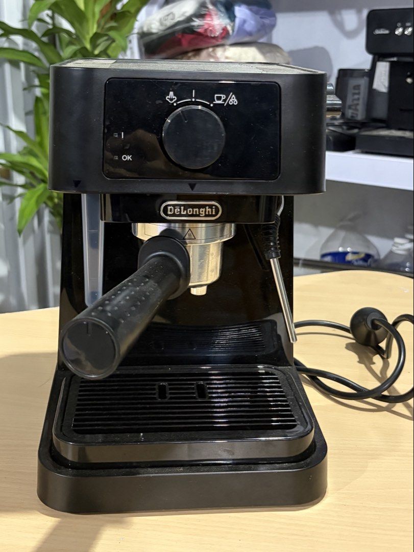 De’Longhi Stilosa ec230.bk (Category: Coffee Machines & Makers) located in Cabuyao City. Submitted by skyvvv_ (Listing ID 1462997329, Image 1). Description: FOR SALE – De’Longhi Stilosa Espresso Machine • 15-bar pump • 1L water tank • 1,100W • Manual steam wand • Espresso & Cappuccino • Good condition, slightly used • Complete with box 💰 Price: ₱6000 📍 Location: Cabuyao, Laguna 📩 PM for inquiries Model: EC230.BK * Type: Manual espresso machine