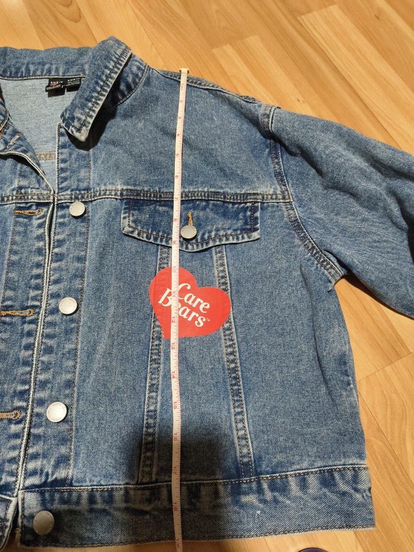 Denim Jacket (Category: Coats, Jackets and Outerwear) located in Singapore. Submitted by totetreasures (Listing ID 1462929621, Image 5). Description: .