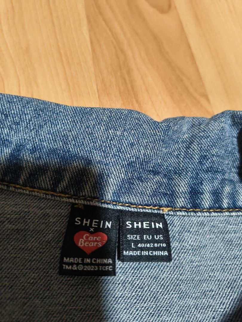 Denim Jacket (Category: Coats, Jackets and Outerwear) located in Singapore. Submitted by totetreasures (Listing ID 1462929621, Image 2). Description: .