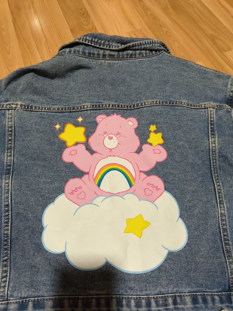 Denim Jacket (Category: Coats, Jackets and Outerwear) located in Singapore. Submitted by totetreasures (Listing ID 1462929621, Image 6). Description: .