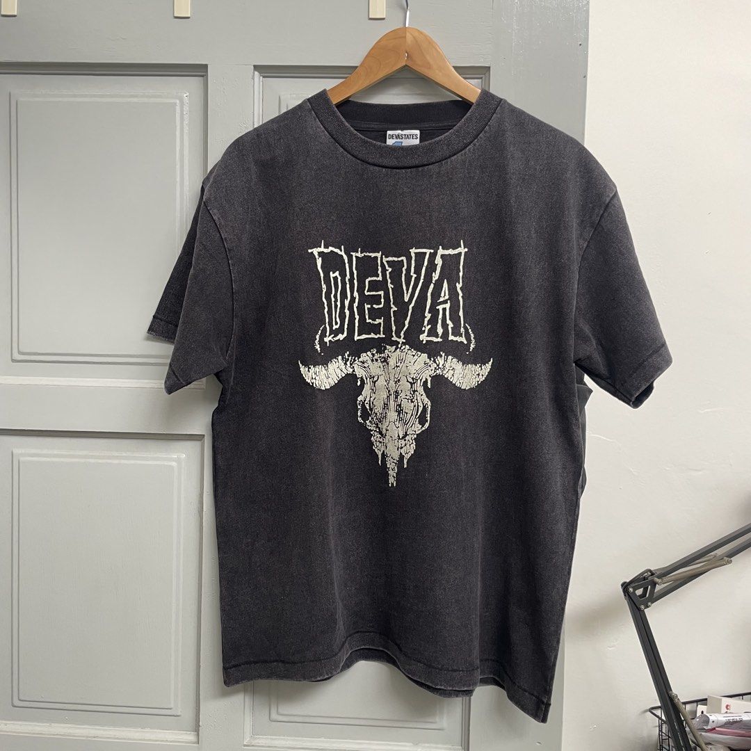 Deva States (Category: Tshirts & Polo Shirts) located in Puchong. Submitted by apetething (Listing ID 1462921339, Image 3). Description: Deva States Size : L Colour : Washed Black Measurement : 23” x 27” .