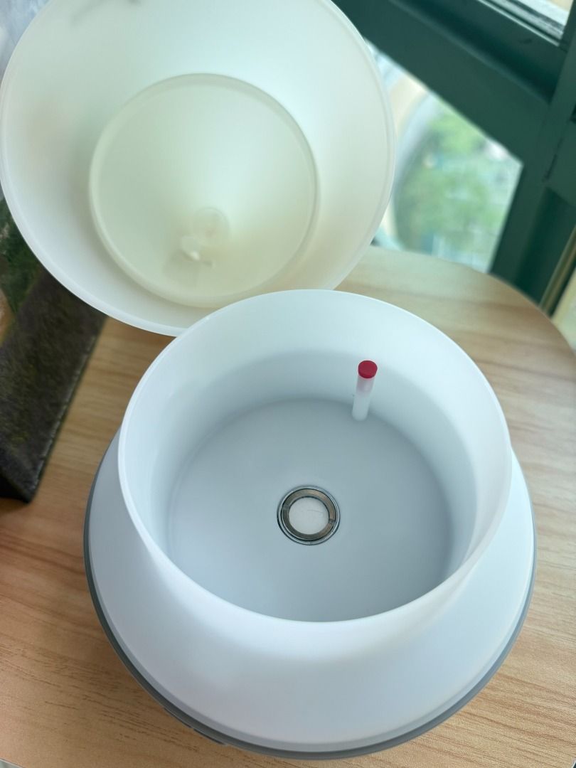 Dewdrop Diffuser (Category: Home Fragrance) located in Singapore. Submitted by rockz889 (Listing ID 1462998177, Image 3). Description: Dimensions: 135 x 135 x 190mm Young Living’s Dewdrop™ Diffuser functions as a humidifier, atomizer, and aroma diffuser in one simple-to-use product. Its ultrasonic technology breaks any mixture of essential oils and water into millions of microparticles, disperses them into the air, and releases the constituents f