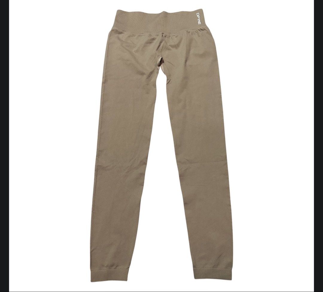 DFYNE hannah pearson leggings size medium (Category: Activewear) located in Iba. Submitted by xooperfindslb (Listing ID 1462954893, Image 2). Description: DFYNE hannah pearson leggings size medium Color: oat Good condition No issue.