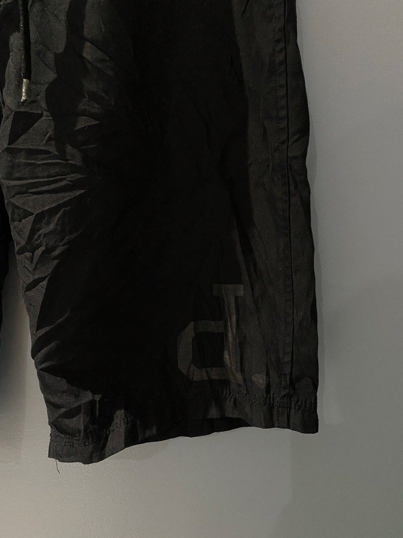 Diamond Supply Co. Black Cargo Board Shorts Size 30 (Category: Shorts) located in Bangued. Submitted by koroysthrifts (Listing ID 1463053010, Image 3). Description: - Brand: Diamond Supply Co. - Type: Cargo Board Shorts - Color: Black - Size: 30x20.5x9.5 - Features: Drawstring waist, multiple pockets - Ideal for: Beach or casual wear - Condition: Please check photos for details.