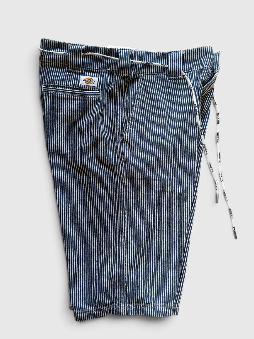 Dickies (Category: Shorts) located in Malasiqui. Submitted by v.hype (Listing ID 1462999860, Image 3). Description: Dickies size: 32 on tag dimension: 32w 24.5L excellent condition price : 800 pesos + ship.