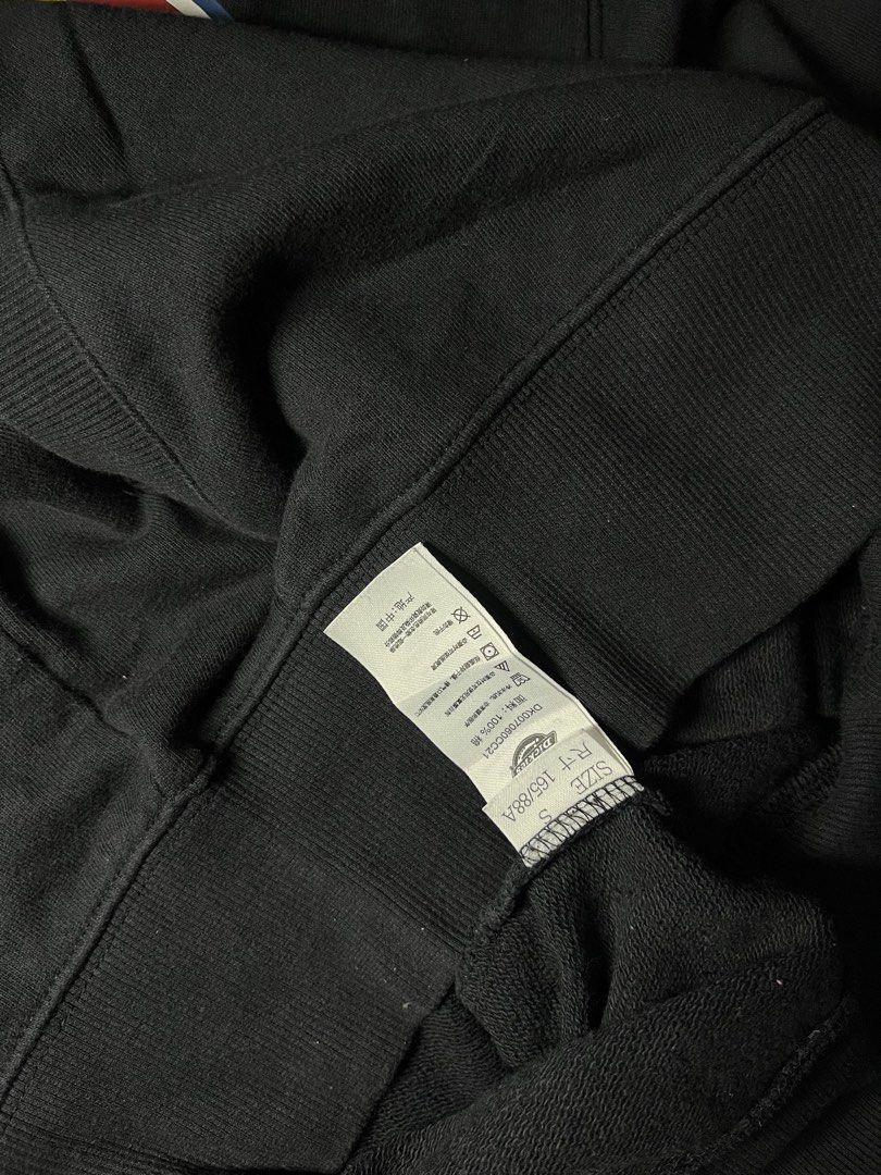 ORIGINAL Dickies Hoodie Jacket (Category: Coats, Jackets and Outerwear) located in Manila. Submitted by heyzel.finds (Listing ID 1463001619, Image 3). Description: Dickies Hoodie Jacket • Brand: Dickies • Type: Hoodie Jacket • Width: 19 inches • Length: 26 inches • Condition: Pre-loved / Good condition • Perfect for casual & streetwear outfits • Classic Dickies style, easy to pair with different fits.