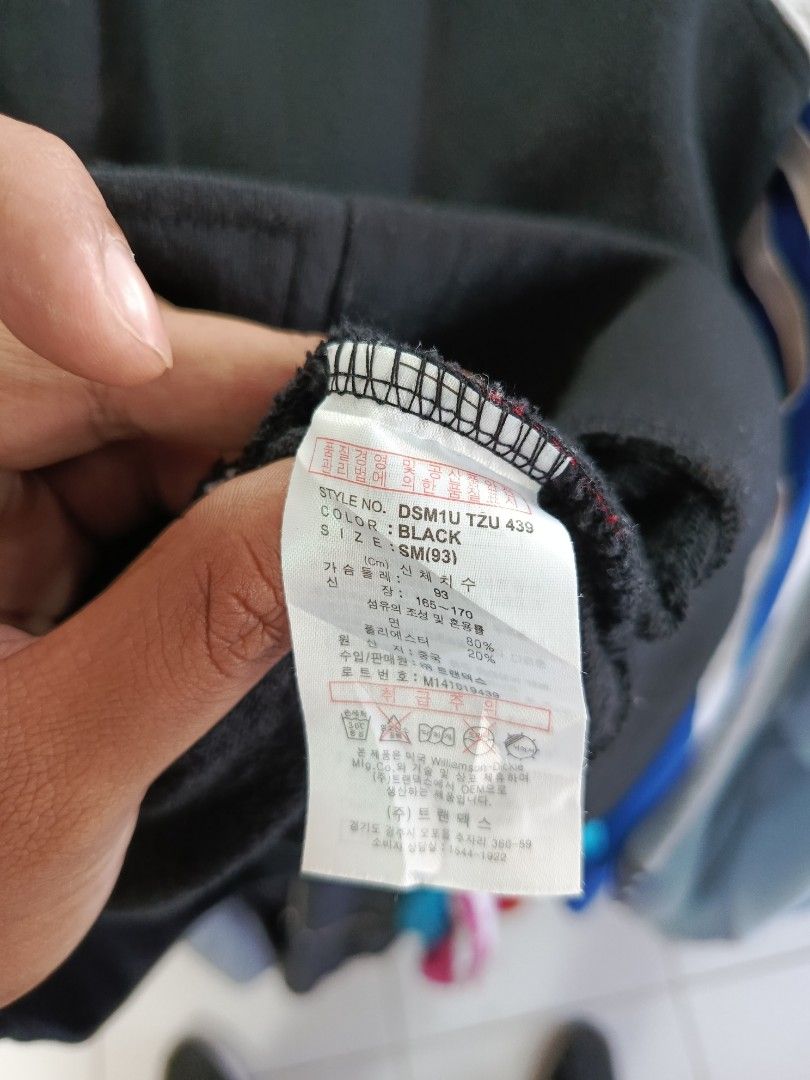 Dickies Original Bomber Jacket S-M Black Grey (Category: Coats, Jackets and Outerwear) located in Cabatuan. Submitted by penthegreat (Listing ID 1463111784, Image 3). Description: - Dickies bomber jacket - Black body with grey sleeves - Ribbed cuffs and hem - Full zip front - Two side pockets - Size S-M - Ideal for casual wear.