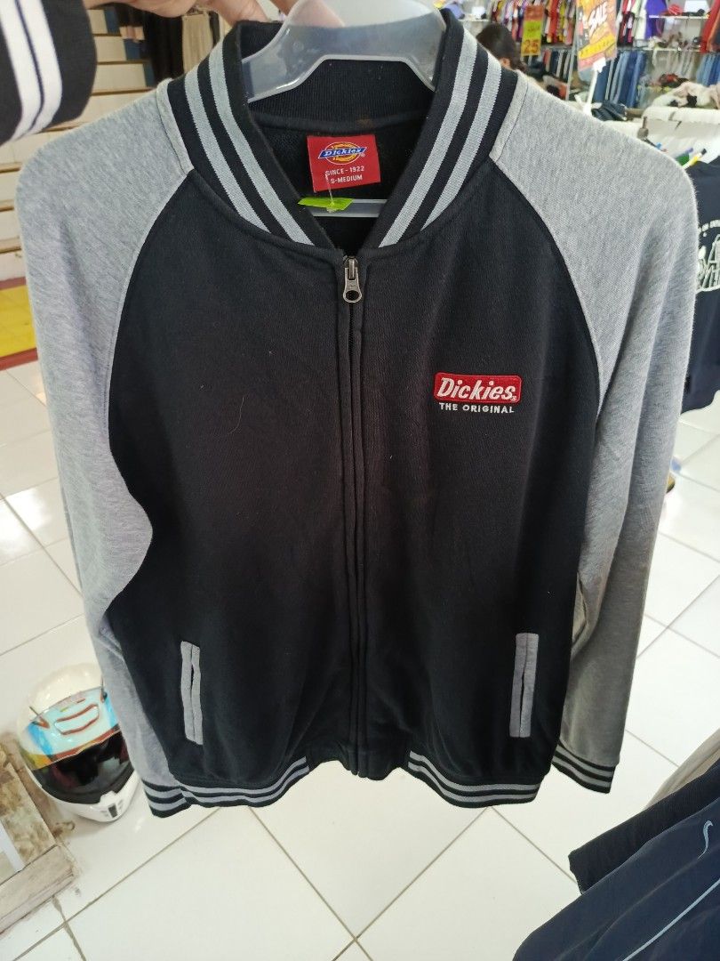 Dickies Original Bomber Jacket S-M Black Grey (Category: Coats, Jackets and Outerwear) located in Cabatuan. Submitted by penthegreat (Listing ID 1463111784, Image 1). Description: - Dickies bomber jacket - Black body with grey sleeves - Ribbed cuffs and hem - Full zip front - Two side pockets - Size S-M - Ideal for casual wear.