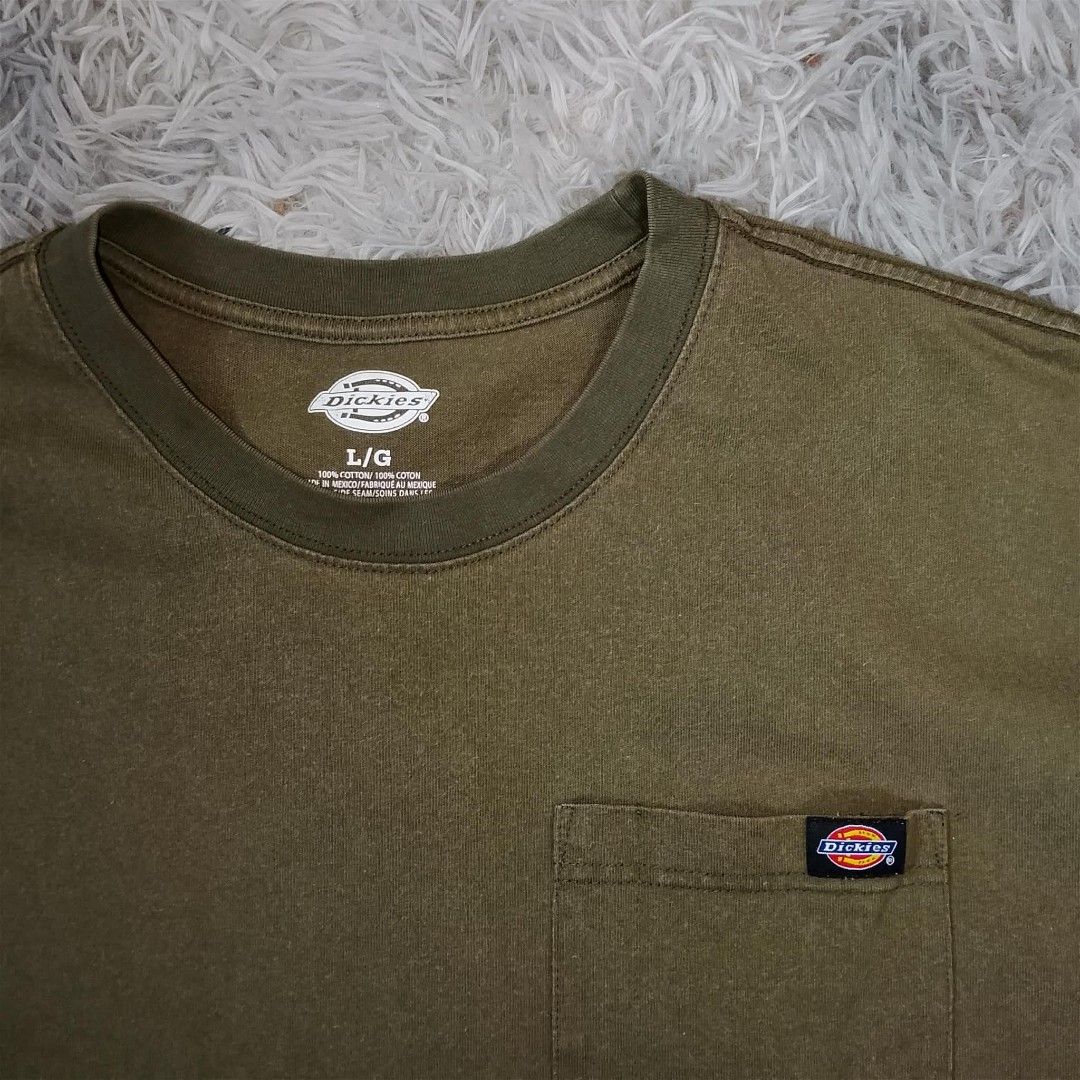 Dickies short sleeve pocket shirt (Category: Tshirts & Polo Shirts ) located in Panabo. Submitted by sinneddasalla (Listing ID 1462965073, Image 2). Description: Dickies short sleeve pocket shirt size Large on tag Fits to XL Dimes: width 22 Length 29 Color rate 9.5/10 no pinholes sign of used.