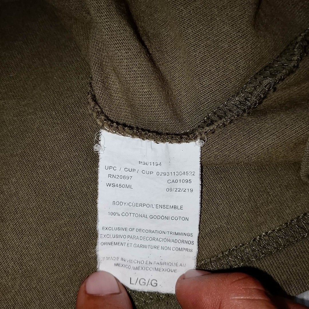 Dickies short sleeve pocket shirt (Category: Tshirts & Polo Shirts ) located in Panabo. Submitted by sinneddasalla (Listing ID 1462965073, Image 3). Description: Dickies short sleeve pocket shirt size Large on tag Fits to XL Dimes: width 22 Length 29 Color rate 9.5/10 no pinholes sign of used.