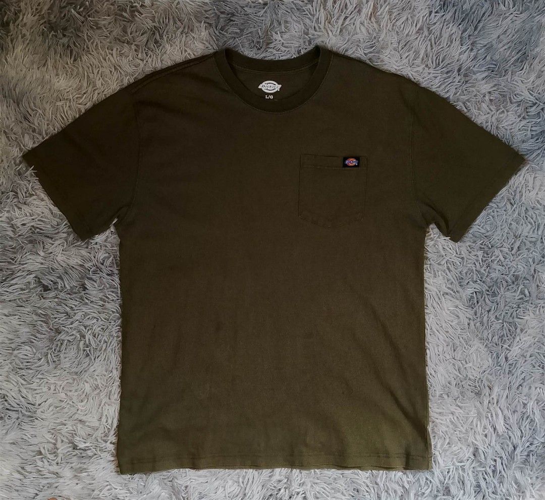 Dickies short sleeve pocket shirt (Category: Tshirts & Polo Shirts ) located in Panabo. Submitted by sinneddasalla (Listing ID 1462965073, Image 1). Description: Dickies short sleeve pocket shirt size Large on tag Fits to XL Dimes: width 22 Length 29 Color rate 9.5/10 no pinholes sign of used.