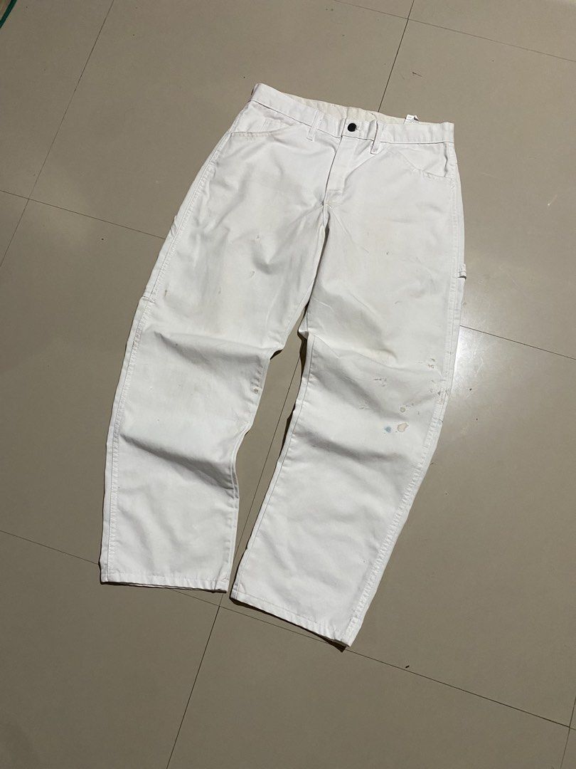 Dickies White Carpenter Pants (Category: Jeans) located in Lucena. Submitted by andreizamoraooo (Listing ID 1462923391, Image 3). Description: - White Dickies Carpenter Pants - Classic workwear style - Features a hammer loop on the side - Perfect for painting projects or everyday casual wear.