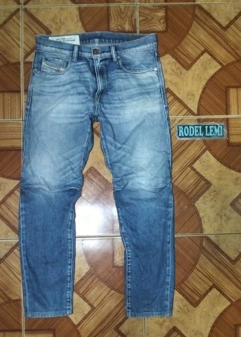 Diesel d strukt jeans (Category: Jeans) located in Bulacan. Submitted by ryldeal030912 (Listing ID 1463040828, Image 2). Description: very good condition slim stretch size 32-33 38" lenght 10" leg 7" knee 6.5" hem.