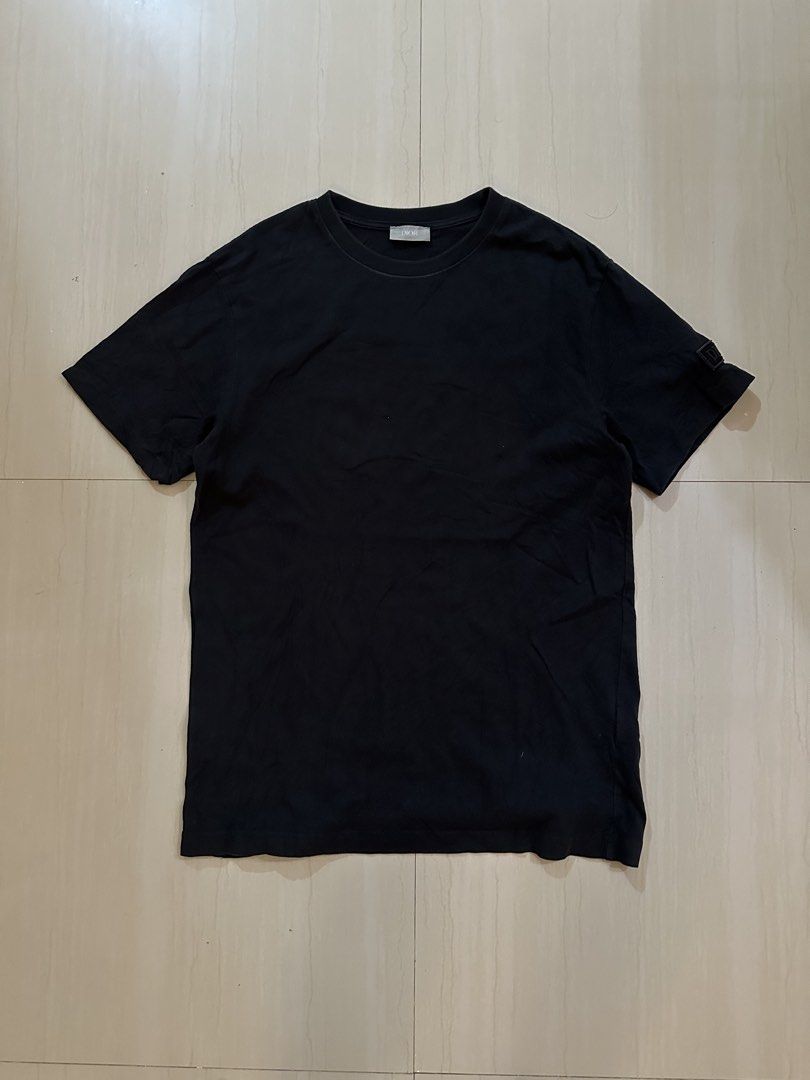 Dior (Category: Activewear) located in Alitagtag. Submitted by bhthrift_30 (Listing ID 1463005904, Image 2). Description: Christian Dior Medium Good condition 1k freeship.