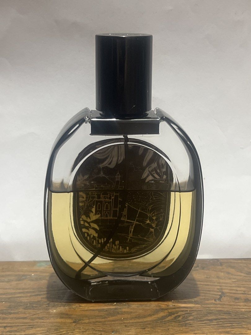[OEM] Diptyque Eau Duelle Eau de Parfum 75ml (Category: Fragrance & Deodorants) located in Moncada. Submitted by kelsie.joyjoy (Listing ID 1463104563, Image 2). Description: - Diptyque Eau Duelle Eau de Toilette - Size: 75ml bottle - Fragrance Profile: Warm vanilla and spice - Versatile: Suitable for everyday wear or special occasions - Bottle: Clear glass with a classic black cap and Diptyque label - oem perfume .