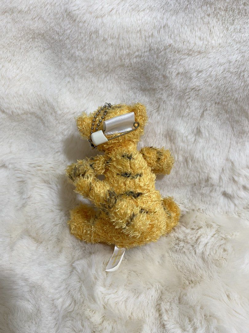 Disney Tigger Plush Charm Keychain (Category: Plushies & Soft Toys) located in Kalibo. Submitted by ollie_stuffshop (Listing ID 1462902507, Image 2). Description: Before you send your inquiries: ❗️Last Price is already posted ❗️Manage your expectations, WYSIWYG ❗️May need washing ❗️Dropoff is every Wednesday & Sunday - Adorable Tigger plush toy - Features a keychain attachment with a safety pin - Perfect for decorating bags, backpacks, or purses 