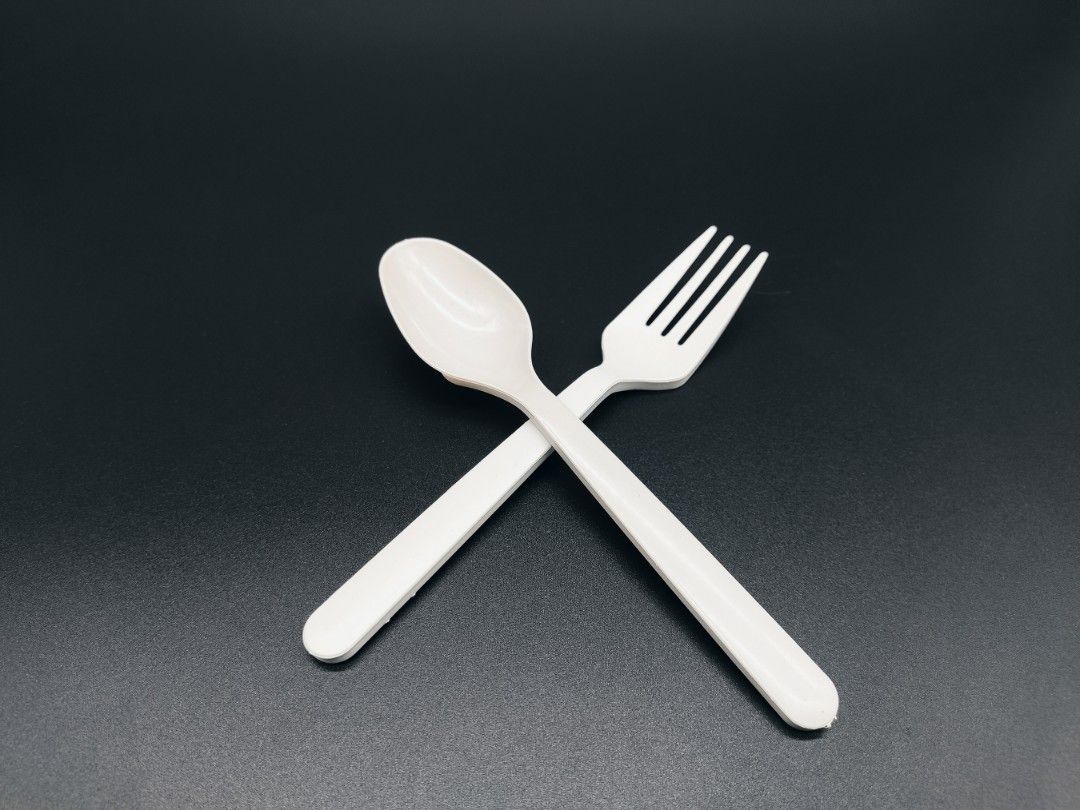 Disposable Spoon and Fork (Category: Other Stationery & Craft) located in Manila. Submitted by efcmtrading15 (Listing ID 1463011093, Image 1). Description: 25pcs per pack.