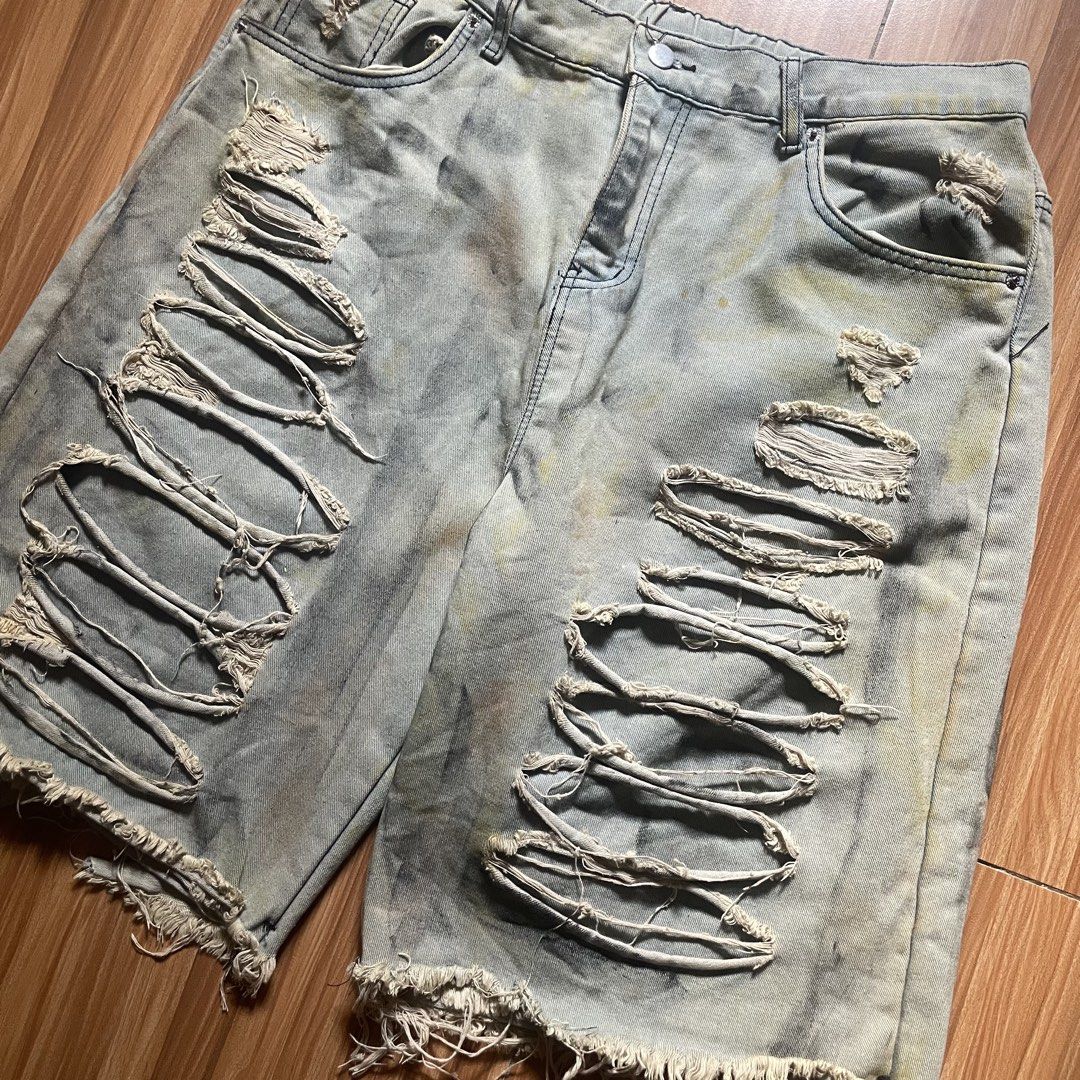 Distressed Street Denim Jorts (Category: Shorts) located in General Mariano Alvarez. Submitted by 4117_thriftnthrive (Listing ID 1462915477, Image 3). Description: In excellent condition No flaws Measurements Waistline: 34-38 Length: 24.5” Leghole: 14”.